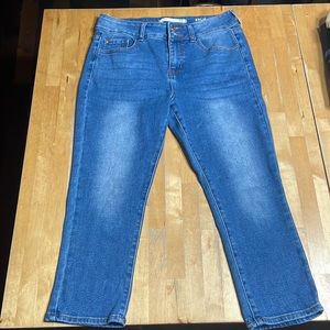 iT Kylie high rise curvy skinny capri